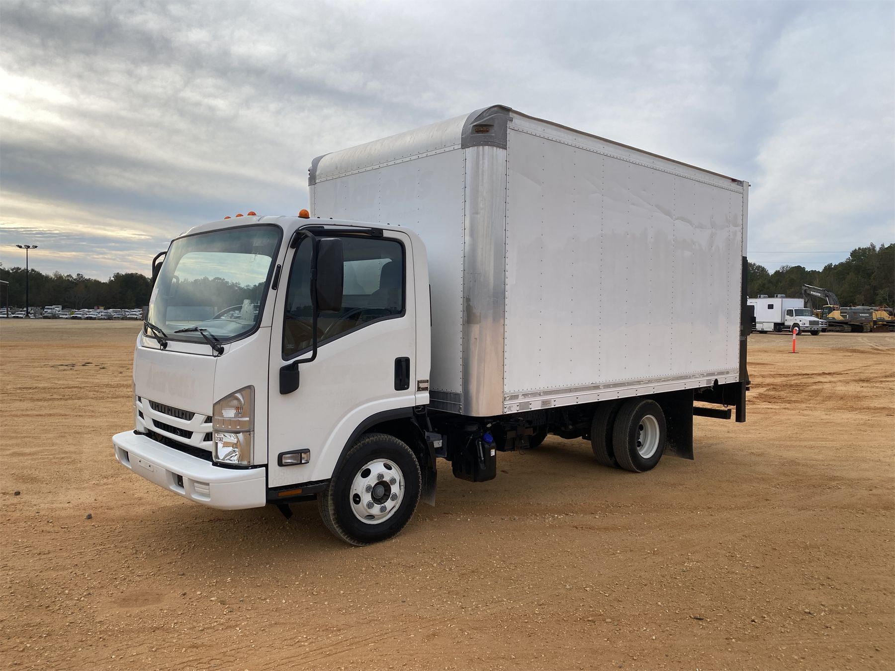 2015 ISUZU Box Truck - J.M. Wood Auction Company, Inc.