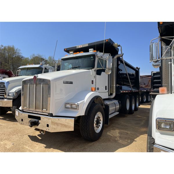 2020 KENWORTH T800 Dump Truck