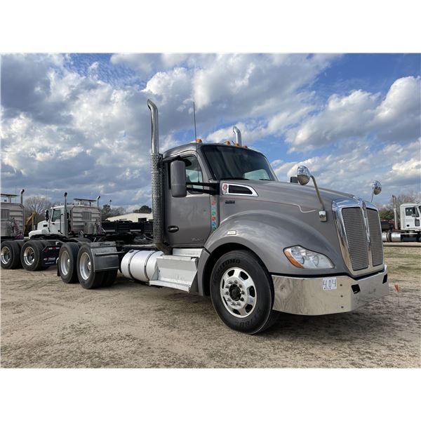 2014 KENWORTH T680 Day Cab Truck
