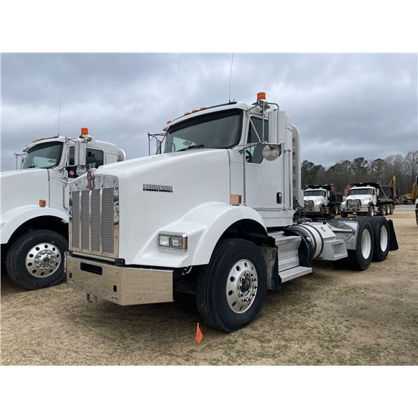 2012 KENWORTH T800 Day Cab Truck