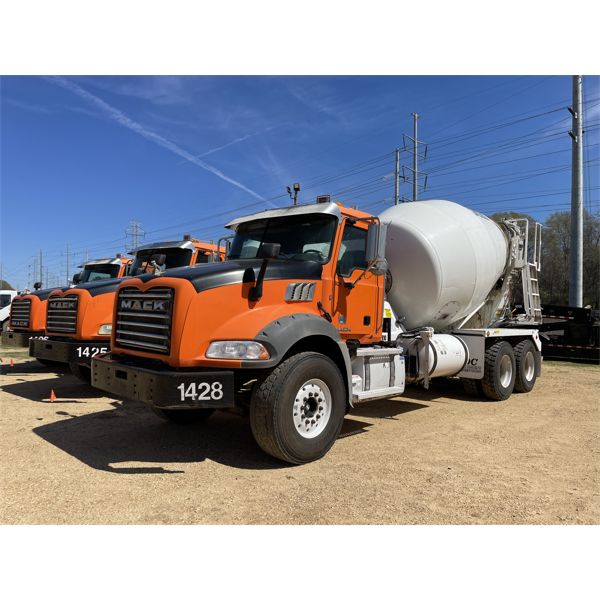 2016 MACK GU813 Concrete Mixer / Pump Truck