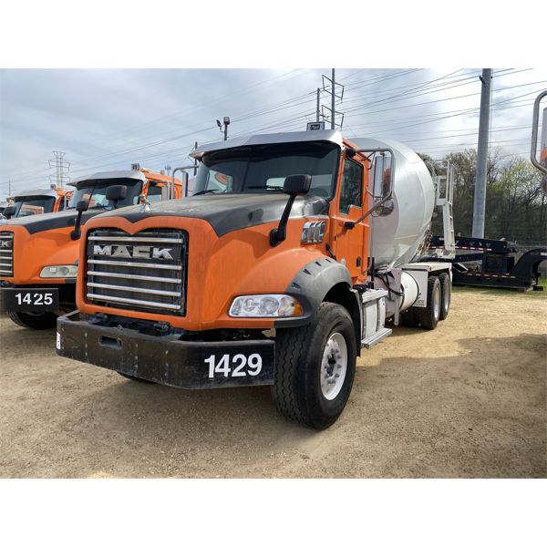 2016 MACK GU813 Concrete Mixer / Pump Truck
