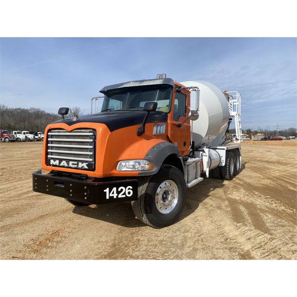 2016 MACK GU813 Concrete Mixer / Pump Truck