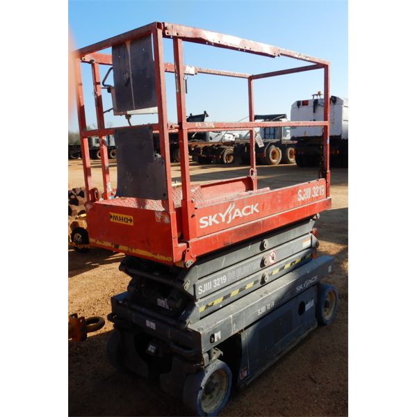 SKYJACK SJIII 3219 Scissor Lift