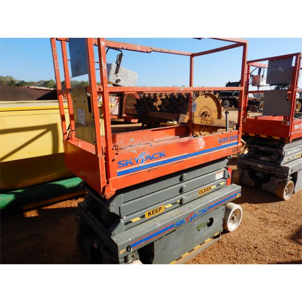 SKYJACK SJIII 3219 Scissor Lift