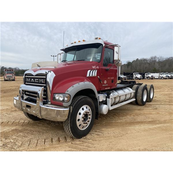 2011 MACK GU713 Day Cab Truck