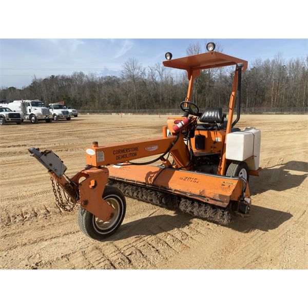 2004 LAYMOR 8HC Broom