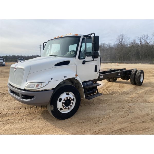 2012 INTERNATIONAL DURASTAR 4300 Cab and Chassis Truck