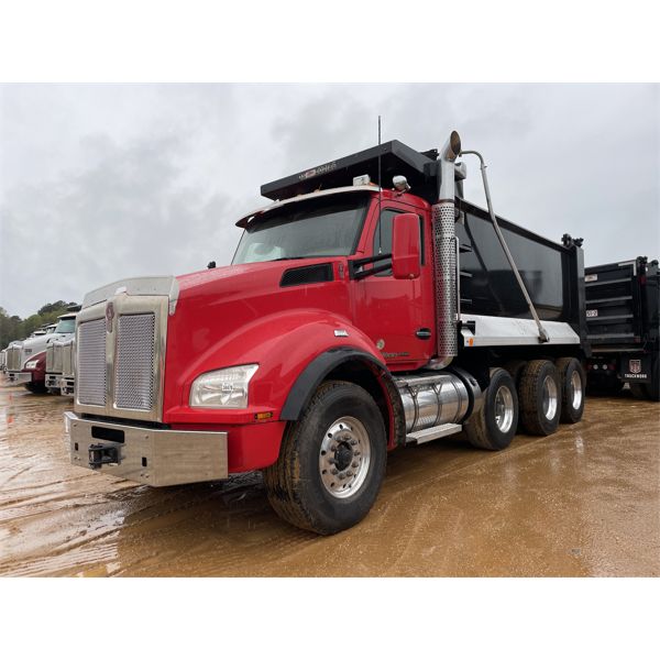 2018 KENWORTH T880 Dump Truck
