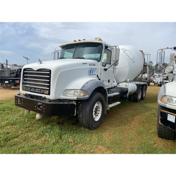 2012 MACK GU813 Concrete Mixer / Pump Truck