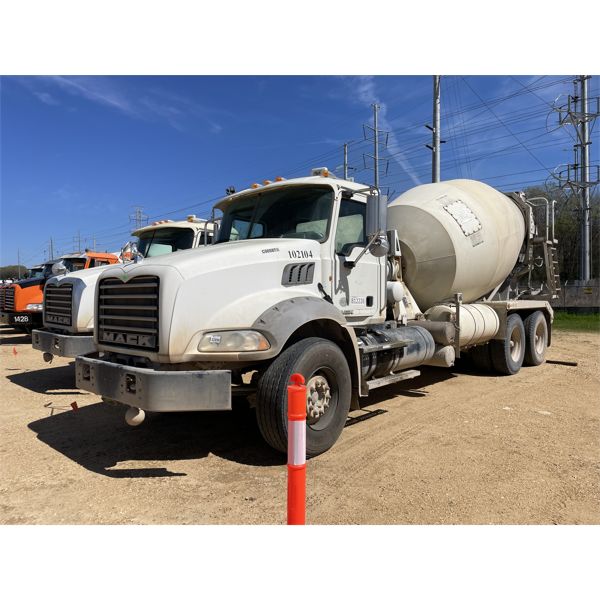 2012 MACK GU813 Concrete Mixer / Pump Truck