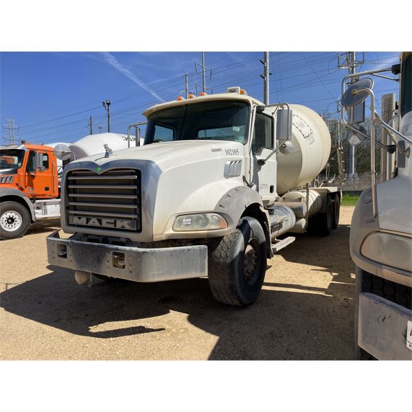 2012 MACK GU813 Concrete Mixer / Pump Truck