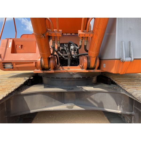 1990 HITACHI EX400 LCH MATERIAL HANDLER - J.M. Wood Auction