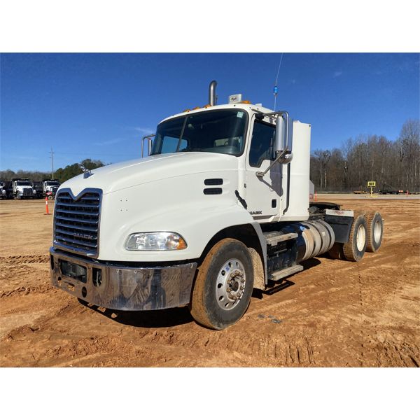 2015 MACK CXU613 Day Cab Truck