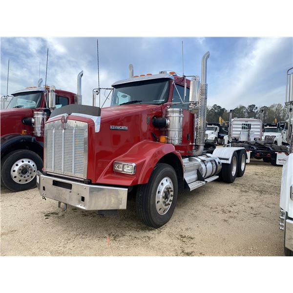 2014 KENWORTH T800 Day Cab Truck