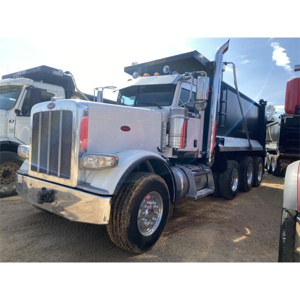 2016 PETERBILT 388 Dump Truck