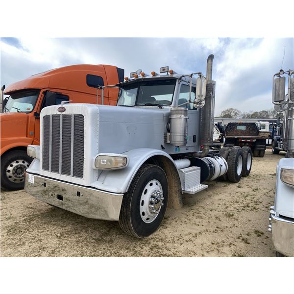 2012 PETERBILT 388 Day Cab Truck