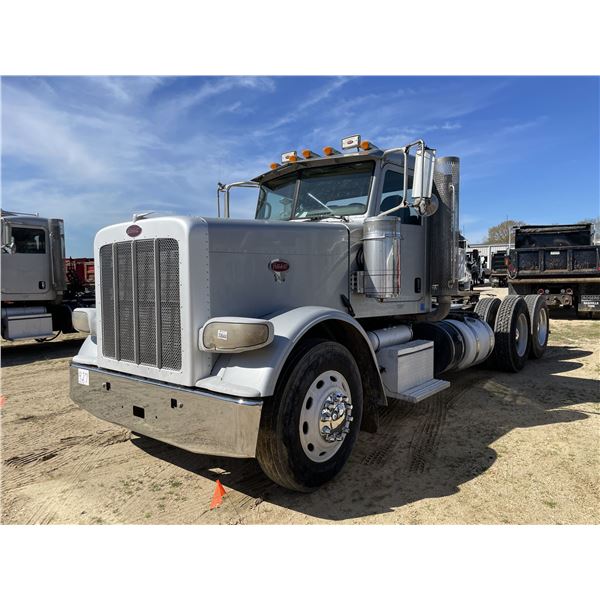 2012 PETERBILT 388 Day Cab Truck