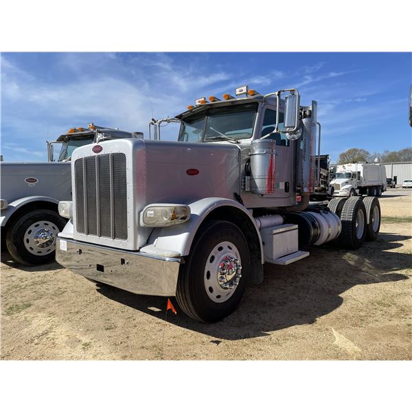 2012 PETERBILT 388 Day Cab Truck