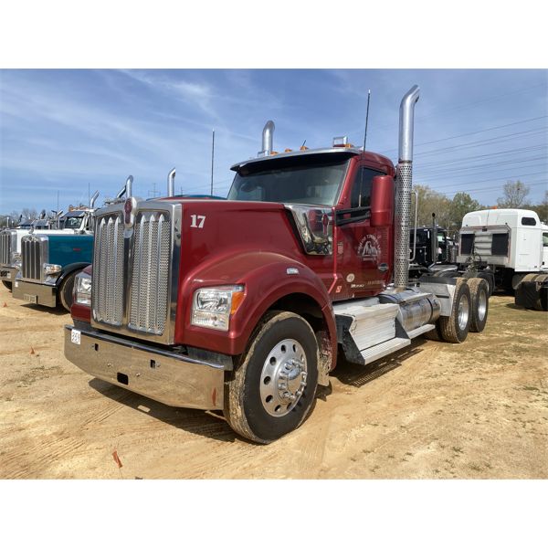 2020 KENWORTH W990 Day Cab Truck