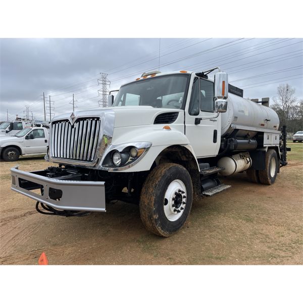 2014 INTERNATIONAL 7300 Asphalt Distributor Truck