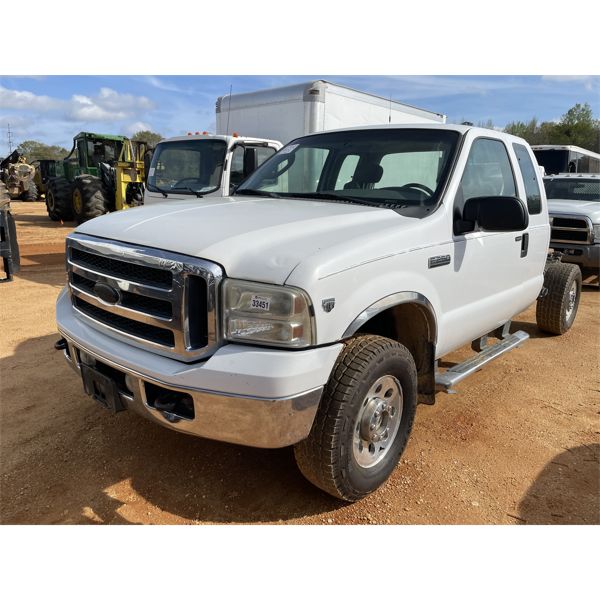 2006 FORD F250 XLT Cab and Chassis Truck