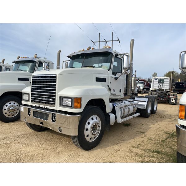 2018 MACK CHU613 Day Cab Truck