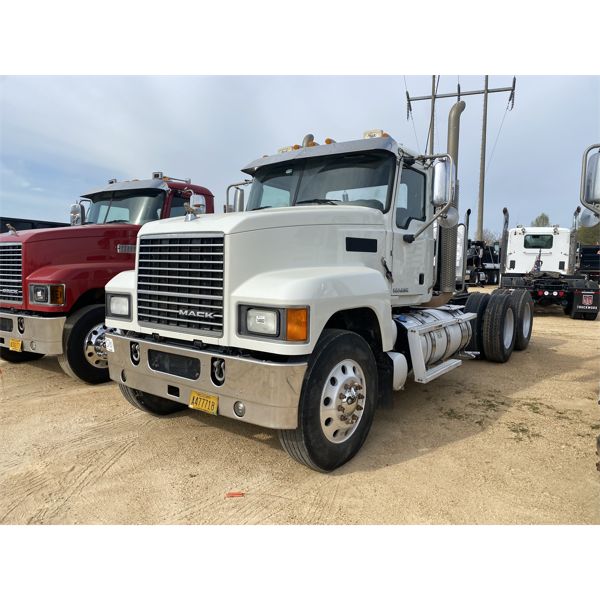 2018 MACK CHU613 Day Cab Truck