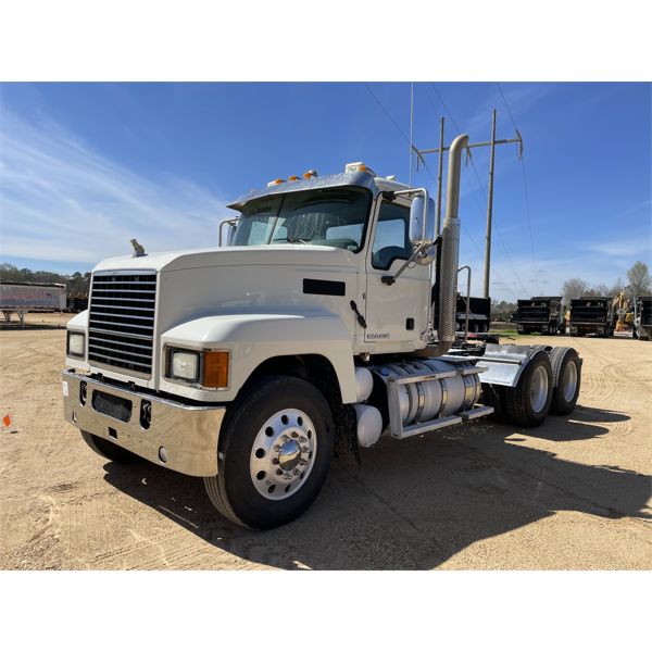 2018 MACK CHU613 Day Cab Truck