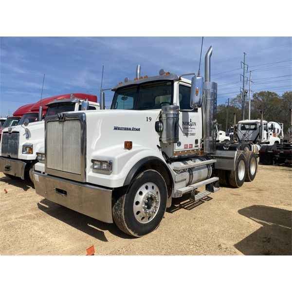 2019 WESTERN STAR 4900 SF Day Cab Truck