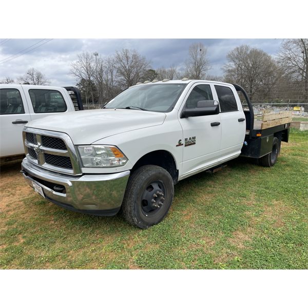 2014 RAM 3500 HD Flatbed Truck