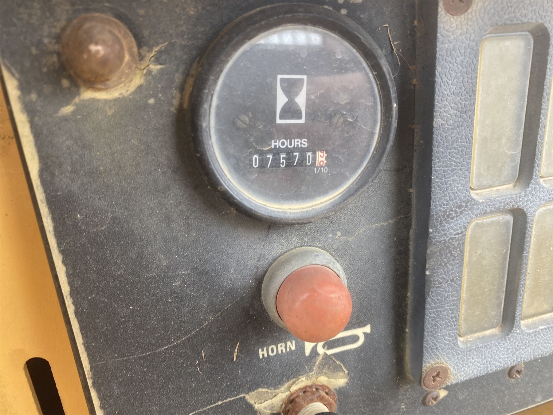 1995 DRESSER TD9 Dozer Crawler Tractor J M Wood Auction Company Inc 1995-dresser-td9-dozer-crawler-tractor-j-m-wood-auction-company-inc