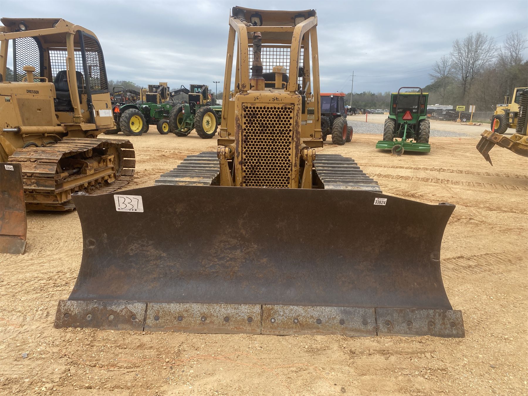 1995 DRESSER TD9 Dozer Crawler Tractor J M Wood Auction Company Inc 1995-dresser-td9-dozer-crawler-tractor-j-m-wood-auction-company-inc