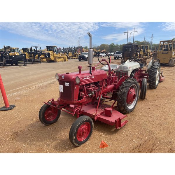 INTERNATIONAL HARVESTER FARMALL CUB Farm Tractor