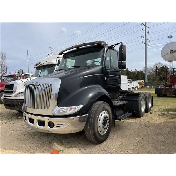 2006 INTERNATIONAL 8600 Day Cab Truck