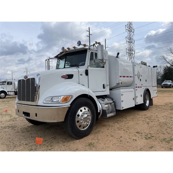 2014 PETERBILT 337 Fuel / Lube Truck