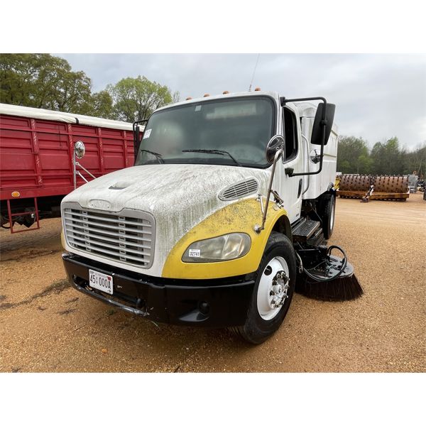 2005 FREIGHTLINER BUSINESS CLASS M2 Sweeper Truck