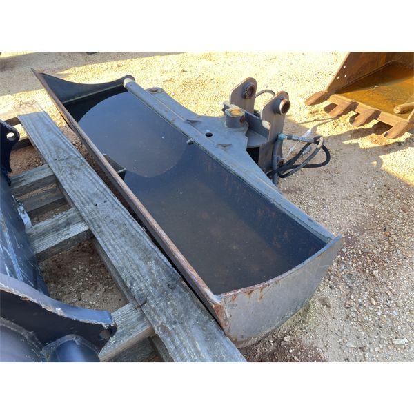 JCB 60" BUCKET W/HYD TILT