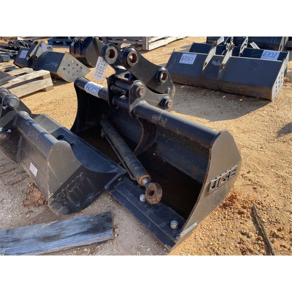 48" CLEANOUT BUCKET W/ COUPLER