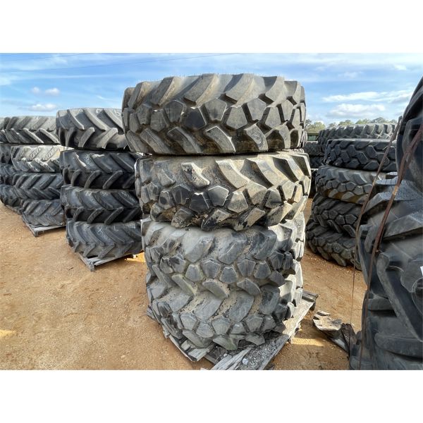 (4) 17.5-25 TIRES W/ RIMS