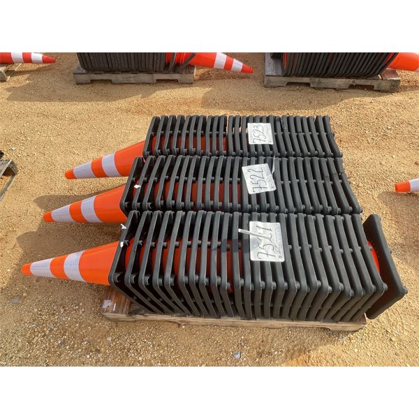 (25) SAFETY CONES