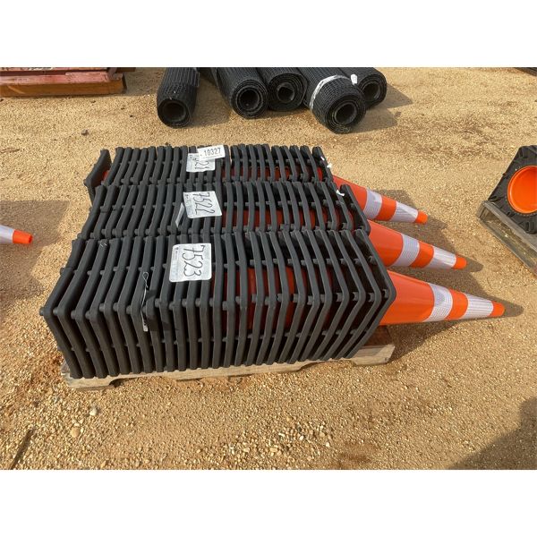 (25) SAFETY CONES