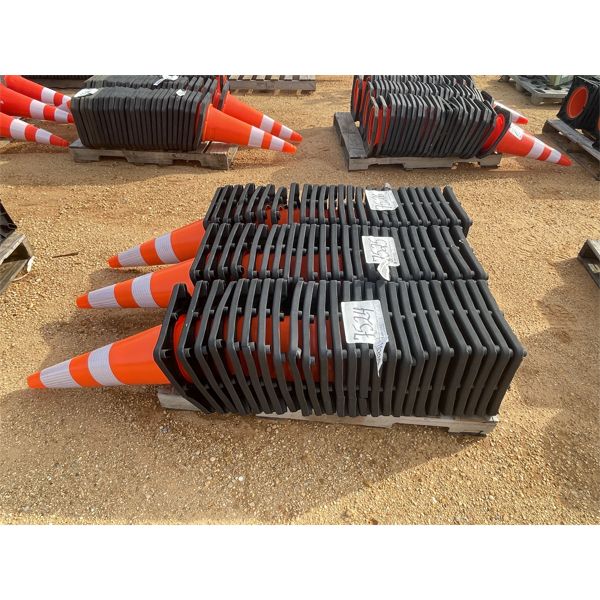 (25) SAFETY CONES