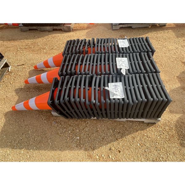 (25) SAFETY CONES