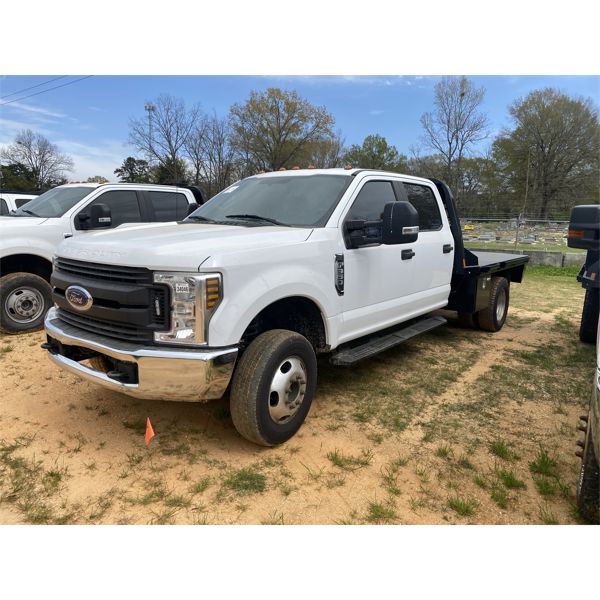2018 FORD F350 XL Flatbed Truck