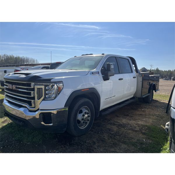 2021 GMC 3500 HD Flatbed Truck