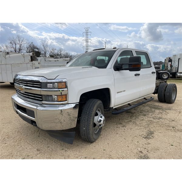 2015 CHEVROLET 3500 HD Cab and Chassis Truck