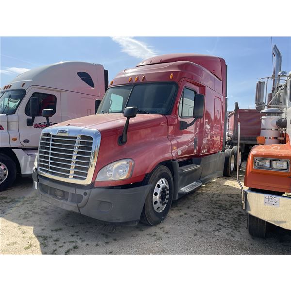 2014 FREIGHTLINER CASCADIA Sleeper Truck