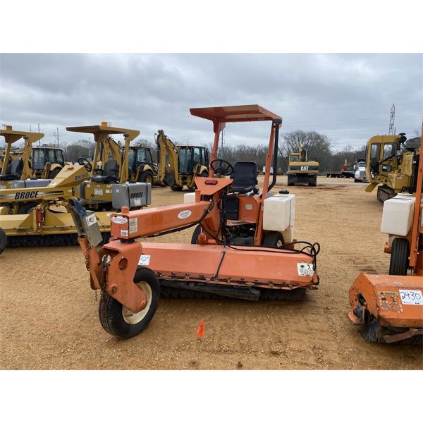 2012 LAYMOR 8HC Broom