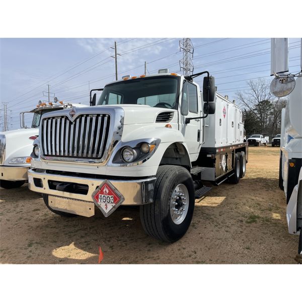 2011 INTERNATIONAL 7400 Fuel / Lube Truck